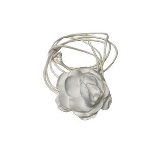 8 Other Reasons Flower Choker in White (PLEASE READ)